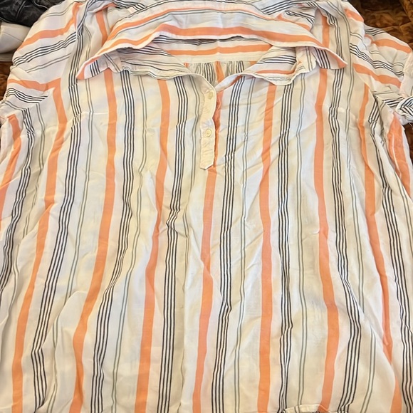 🪩5/$20 LOFT Striped Button Shirt - Picture 2 of 3